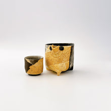 画像をギャラリービューアに読み込む, 1004 Taeko KAJIHARA 梶原妙子 /Sake Set Different Soil Pattern 合わせ三つ足片口とぐい呑セット