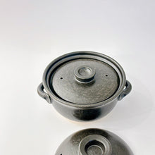 画像をギャラリービューアに読み込む, Anrakugama Black Glaze 2-cup 安楽窯 黒釉 2合 中蓋付取手付土鍋