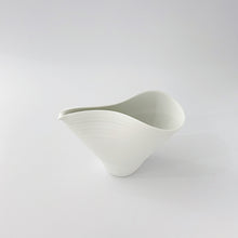 画像をギャラリービューアに読み込む, Hisaki SHOMURA 庄村久喜 / Spouted Bowl for Serving Sake (katakuchi) 磯の片口1