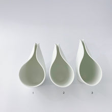 画像をギャラリービューアに読み込む, Hisaki SHOMURA 庄村久喜 / Spouted Bowl for Serving Sake (katakuchi) 磯の片口1