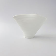 画像をギャラリービューアに読み込む, Hisaki SHOMURA 庄村久喜 / Spouted Bowl for Serving Sake (katakuchi) 磯の片口3