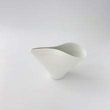 画像をギャラリービューアに読み込む, Hisaki SHOMURA 庄村久喜 / Spouted Bowl for Serving Sake (katakuchi) 磯の片口3