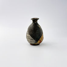 画像をギャラリービューアに読み込む, 1003A Taeko KAJIHARA 梶原妙子 /Sake Bottle  徳利  合わせ黒赤