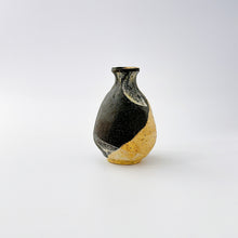 画像をギャラリービューアに読み込む, 1003B Taeko KAJIHARA 梶原妙子 /Sake Bottle  徳利  合わせ黒黄