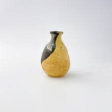 画像をギャラリービューアに読み込む, 1003B Taeko KAJIHARA 梶原妙子 /Sake Bottle  徳利  合わせ黒黄