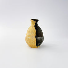 画像をギャラリービューアに読み込む, 1003B Taeko KAJIHARA 梶原妙子 /Sake Bottle  徳利  合わせ黒黄