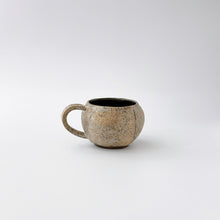 画像をギャラリービューアに読み込む, 3202 Taeko KAJIHARA 梶原妙子 /Round Mug Cup  粉打(赤)丸マグカップ