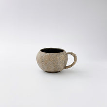 画像をギャラリービューアに読み込む, 3202 Taeko KAJIHARA 梶原妙子 /Round Mug Cup  粉打(赤)丸マグカップ