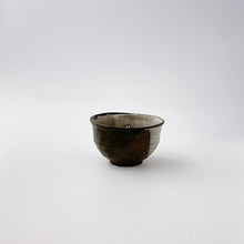 画像をギャラリービューアに読み込む, 5601 Taeko KAJIHARA  梶原妙子 / Kakewake (two-tone glaze )Bowl Black 掛分お碗黒