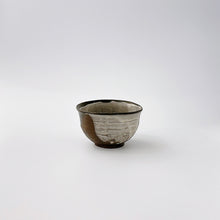 画像をギャラリービューアに読み込む, 5601 Taeko KAJIHARA  梶原妙子 / Kakewake (two-tone glaze )Bowl Black 掛分お碗黒