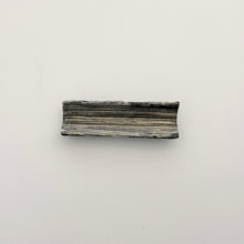 画像をギャラリービューアに読み込む, 8001B Taeko KAJIHARA  梶原妙子 / B長箸置刷毛目(黒) Long Chopstick Rest