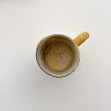 画像をギャラリービューアに読み込む, Taeko KAJIHARA 梶原妙子 /3602C Cup Different Soil Pattern  合わせ乱掻(黄・黒)3つ足カップC