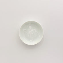 画像をギャラリービューアに読み込む, 203 井上祐希 Yuki INOUE / 釉滴付立皿(小)WHITE Plate with Glaze Raindrop Pattern (S)