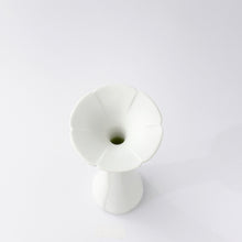 画像をギャラリービューアに読み込む, Hisaki SHOMURA 庄村久喜 /040301 Vase 白妙彩磁花入(一輪)