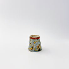 画像をギャラリービューアに読み込む, 皓洋窯 Kouyou Kiln / 420502b 手捻りぐい呑み 唐草 Hand-built Guinomi Sake Cup Arabesque Pattern