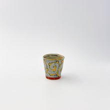 画像をギャラリービューアに読み込む, 皓洋窯 Kouyou Kiln / 420502b 手捻りぐい呑み 唐草 Hand-built Guinomi Sake Cup Arabesque Pattern