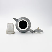 画像をギャラリービューアに読み込む, 金善窯 Kanezen Kiln / 430503 T ポット 黒錆(網付き)Black Rust Glaze Tea Server (with Tea Strainer)
