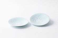 画像をギャラリービューアに読み込む, 川崎精一 Seiichi KAWASAKI /陰刻皿14cm 椿 Small Plate Camellia