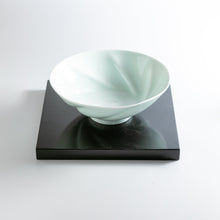 画像をギャラリービューアに読み込む, 中尾純 Jun NAKAO / 青白磁ひねり鉢 Twisted Bowl Bluish White Porcelain 0203