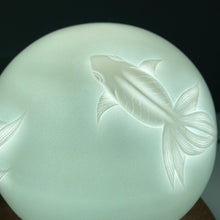 画像をギャラリービューアに読み込む, 川崎精一 Seiichi KAWASAKI/ 金魚陰刻ランプ小 Small Lamp incised with Goldfish (Bluish White Porcelain)050111