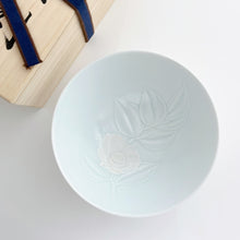 画像をギャラリービューアに読み込む, 川崎精一 Seiichi KAWASAKI / 椿陰刻茶碗(茶道用)Tea Bowl Camellia