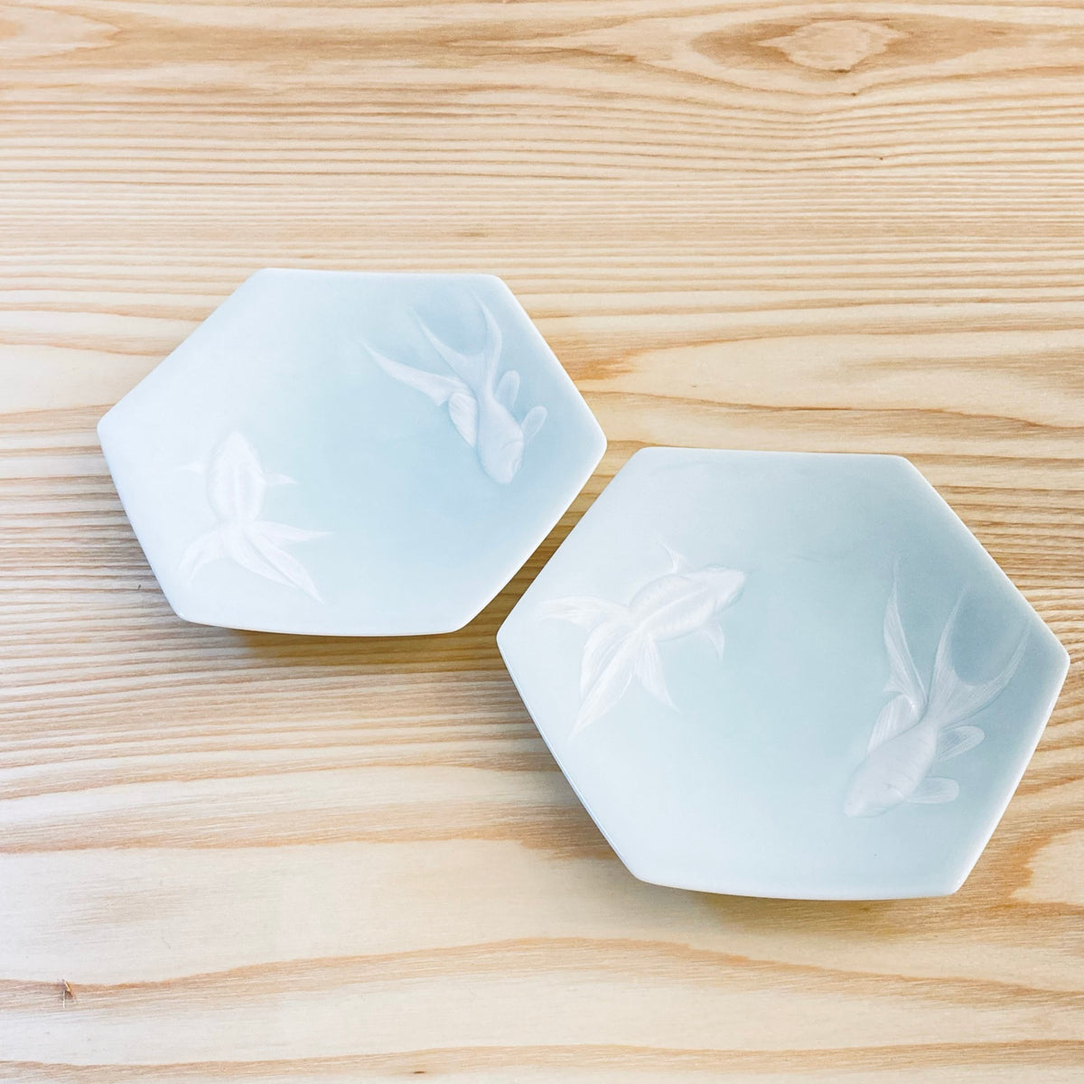 川崎精一 Seiichi KAWASAKI /陰刻皿 六角金魚 Small Plate Goldfish