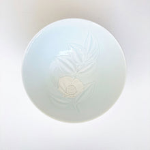 画像をギャラリービューアに読み込む, 川崎精一 Seiichi KAWASAKI / 椿陰刻茶碗(茶道用)Tea Bowl Camellia