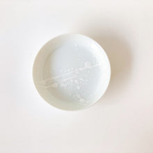 画像をギャラリービューアに読み込む, 203 井上祐希 Yuki INOUE / 釉滴付立皿(小)WHITE Plate with Glaze Raindrop Pattern (S)