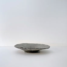 画像をギャラリービューアに読み込む, 4114 Taeko KAJIHARA 梶原妙子 /Round Plate  粉打(黒)繋ぎ丸皿