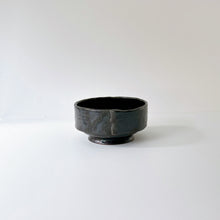 画像をギャラリービューアに読み込む, Taeko KAJIHARA 梶原妙子 /Small Bowl 黒釉 巻小鉢 4503