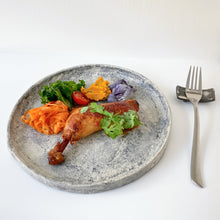 画像をギャラリービューアに読み込む, 4105 Taeko KAJIHARA 梶原妙子 / Plate LL 24cm 粉打(黒)プレート(特大)