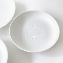 画像をギャラリービューアに読み込む, Hisaki SHOMURA 庄村久喜 /203 Shallow Bowl with line 白妙磁 鉢