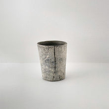 画像をギャラリービューアに読み込む, 3104 Taeko KAJIHARA 梶原妙子 / Tall Cup  粉打(黒)フリーカップ