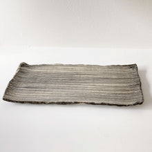 画像をギャラリービューアに読み込む, 4302 Taeko KAJIHARA 梶原妙子 / Long Rectangle Plate 刷毛目(黒)長皿