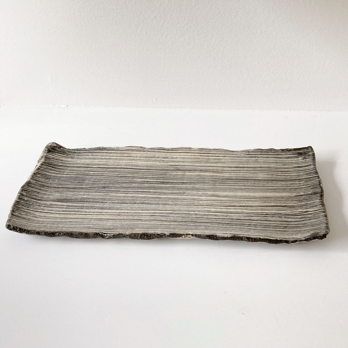 Taeko KAJIHARA 梶原妙子 / Long Rectangle Plate 刷毛目（黒）長皿
