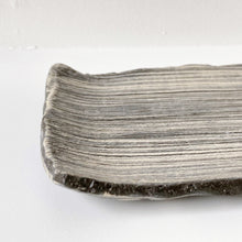 画像をギャラリービューアに読み込む, 4302 Taeko KAJIHARA 梶原妙子 / Long Rectangle Plate 刷毛目(黒)長皿