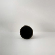 画像をギャラリービューアに読み込む, 3302 Taeko KAJIHARA 梶原妙子 / Tea Cup with 3 Legs 刷毛目(黒)三つ足湯吞