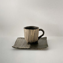 画像をギャラリービューアに読み込む, 3303 Taeko KAJIHARA 梶原妙子 / Cup with 3 Legs 刷毛目(黒)三つ足カップ
