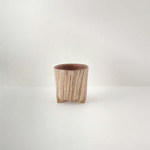 画像をギャラリービューアに読み込む, 3402 Taeko KAJIHARA 梶原妙子 / Tea Cup with 3 Legs  (RED) 刷毛目(赤)三つ足湯吞