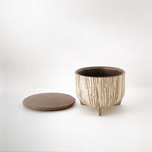 画像をギャラリービューアに読み込む, 2401 Taeko KAJIHARA 梶原妙子 / Bowl with 3 Legs with Lid  刷毛目(赤)三つ足碗蓋付き