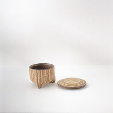 画像をギャラリービューアに読み込む, 2402 Taeko KAJIHARA 梶原妙子 / 3 Legs with Lid Small size 刷毛目(赤)三つ足豆碗