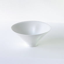 画像をギャラリービューアに読み込む, Hisaki SHOMURA 庄村久喜 / 101 Footed Small Bowl 白妙磁高台小鉢