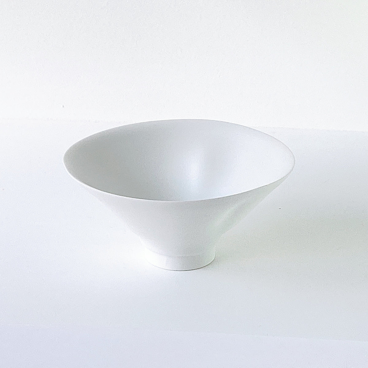 Hisaki SHOMURA 庄村久喜 / 040101 Footed Small Bowl 白妙磁高台小鉢