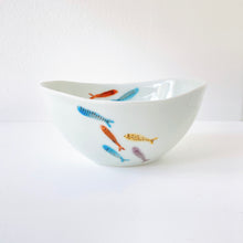 画像をギャラリービューアに読み込む, 一峰窯 Ippo Kiln /  206 Colorful Fish Oval Bowl ひねり楕円ボール