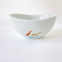 画像をギャラリービューアに読み込む, 一峰窯 Ippo Kiln /  206 Colorful Fish Oval Bowl ひねり楕円ボール