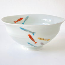 画像をギャラリービューアに読み込む, 一峰窯 Ippo Kiln /  204 Colorful Fish  Rice Bowl (Large) ひねり飯碗 大