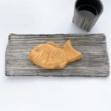 画像をギャラリービューアに読み込む, 4302 Taeko KAJIHARA 梶原妙子 / Long Rectangle Plate 刷毛目(黒)長皿