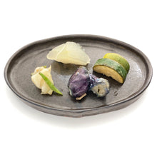 画像をギャラリービューアに読み込む, 4502 Taeko KAJIHARA 梶原妙子 / Oval Plate Black  黒釉薬 オーバル