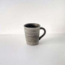 画像をギャラリービューアに読み込む, 3305 Taeko KAJIHARA 梶原妙子 / Mug Cup 刷毛目(黒)マグカップ