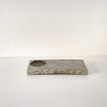 画像をギャラリービューアに読み込む, 4111 Taeko KAJIHARA 梶原妙子 / Round Carved Rectangle Plate 粉打(黒)丸彫二方足長方皿